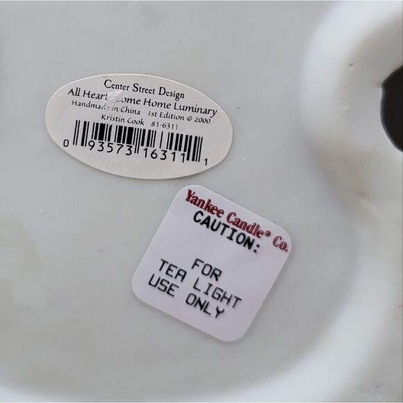 Center Street Design Santa Luminaire "ALL HEARTS COME HOME FOR CHRISTMAS". - Picture 10 of 10